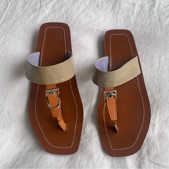 Vintage Prada Patent Leather Buckle Thong T Strap Sandals Tan Beige Brown - Picture 1 of 8
